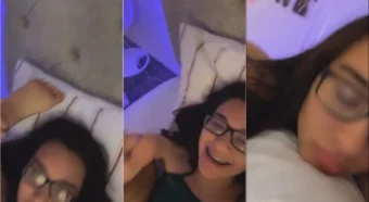Alahna_ly deitadinha na cama, só de peça íntima!