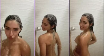 Daniela Antury gravou um vídeo mostrando ela toda molhadinha e ensaboada no banho, arrasando com seus peitões!