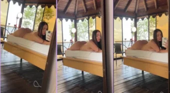 Lioqueen relaxando nua e se gravando no espelho