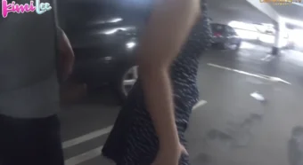 Lisamaus dando uma relaxada na garagem do prédio