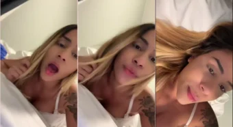 Sofia Lopes fazendo um “quatro” na cama no OnlyFans