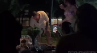 Vídeo da Iasmim Oliver se jogando na diversão com um monte de amigas!
