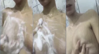 Bunda gostosa toda ensopada se gravando