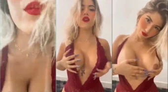 Victoria Alves exibindo seus peitão generosos à mostra