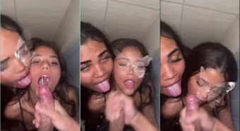 Duas gatas recebendo um capricho na boca
