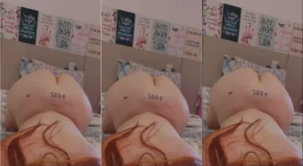 Ruivinha safadinha de quatro na cama