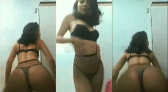 Gianine toda vibes, com a calcinha bem no lugar, fazendo aquele rebolado esperto