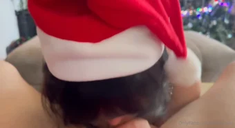 Mika Mama dando uma chupada gostosa em um pau bem grande
