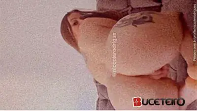 Niccole Rodrigues rebolando na pica pelada