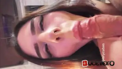 Gostosa dando a buceta em boquete