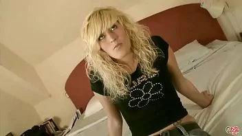 Kodarp Kodarp Loira da garganta profunda