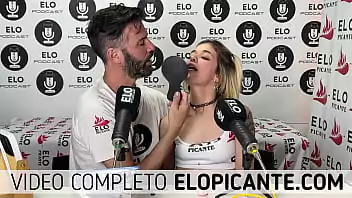 Milena Milena Milena com o punho inteiro no cu da minúscula Sasha Rose