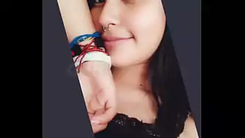 Misscarriejune Misscarriejune Morena peituda de cabelos cacheados faz boquetes deliciosos no namorado