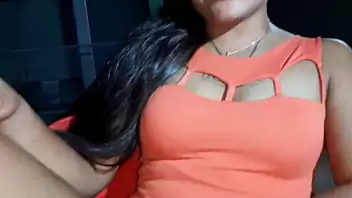 Mulher fazendo sexo com outra mulher e com um vibrador Mulher fazendo sexo com outra mulher e com um vibrador porno