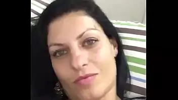 Siririca brasileira Siririca brasileira Esposa gostosa e puta tocou siririca e enviou o vídeo caseiro para os amigos