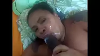 Esporrada na cara Esporrada na cara Novinho goza muito na casada