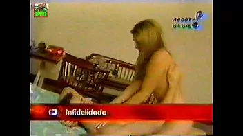 Teste do sofa Teste do sofa Morena incrível fode no sofá branco
