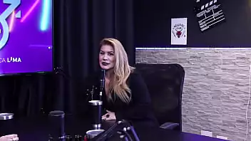 Valentina Ferraz mostrando peitos