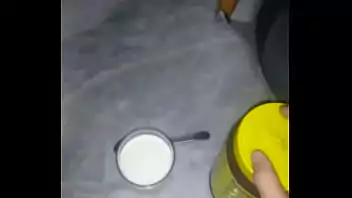 Branquinha de quatro pelada