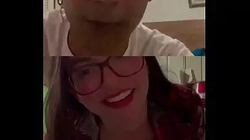 Comendo a alyne lary