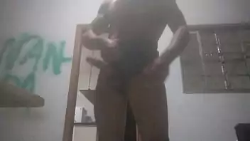Foto de homem batendo punheta