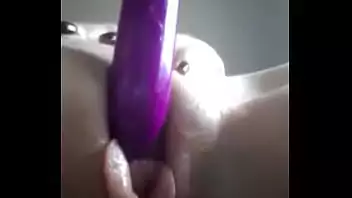 Mulher gozando com vibrador