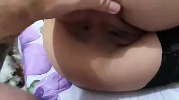 Novinha mostrando o cuzinho