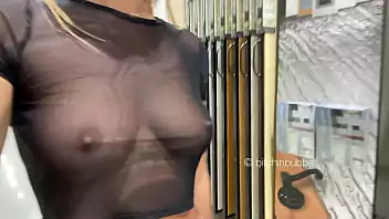 Peito de mulher pelado