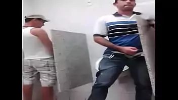 sexo gay no banheiro sexo gay no banheiro Sexo gay masculino no banheiro clássico público