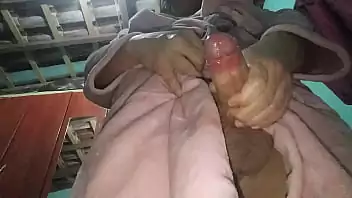 Travesti gozando muito