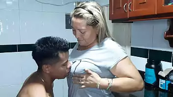 Velho fudendo novinha