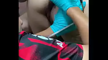 anita tatuando cu Mãe com tesão Anita Blue estica seu cu antes de montar uma BBC 
