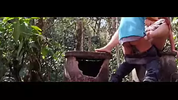 Casal praiano transando