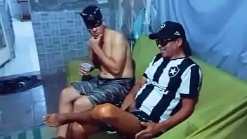 comendo a mulher do corno na frente dele Amador 
