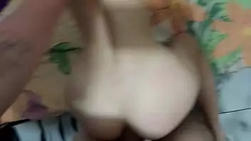 comendo cuzinho da branquinha Safadas 