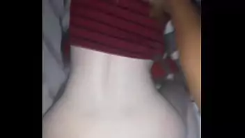 Comendo novinha de quatro