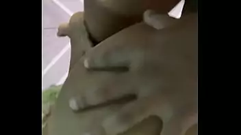 Comendo travesti novinha