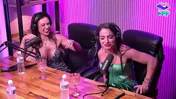 Cris galera tomando leite