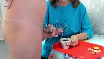 cum on food cum on food Britânico de 18 anos come sorvete com cobertura de esperma