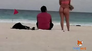 Dando o cuzinho na praia