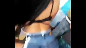 De saia mostrando a buceta