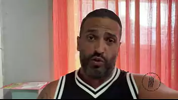 Debora peixoto tomando leite