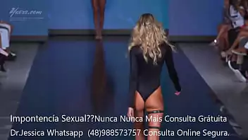 desfile de mulher nua Mulher nua Fiona gosta de uma sessão molhada 