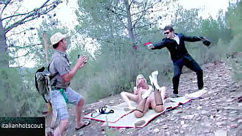 Duas mulher e dois homens transando