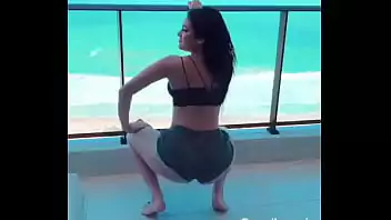 Emily garcia peladinha