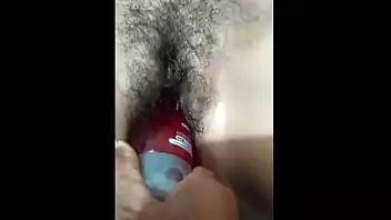 enfiando escova na buceta Uma professora enfia uma escova de cabelo na buceta! 
