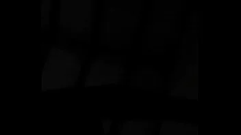 Filmando debaixo da porta porno