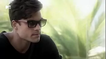 Gabi prado pagando peitinho