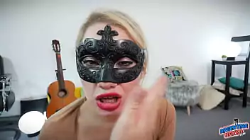 Garganta profunda loira