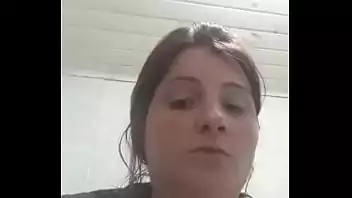 gordinha peituda nua Senhora gordinha de seios grandes fica nua na cozinha 